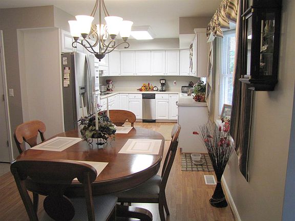 4th image of 28 E Lake Inwood Dr