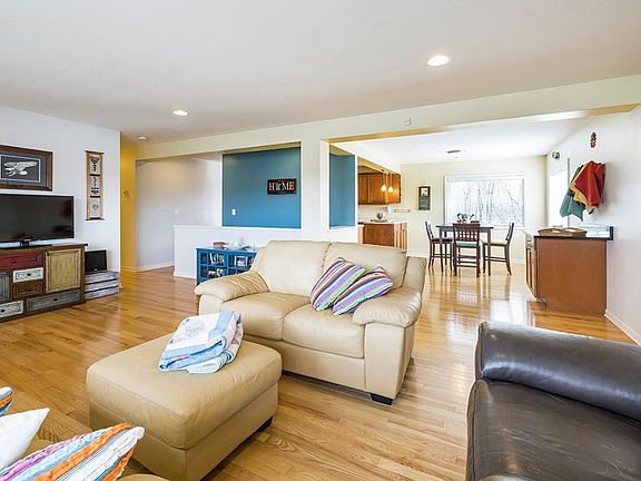 5th image of 1110 Stoughton Ave