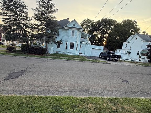 3rd image of 811 Monroe St