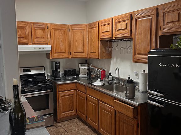 3rd image of 6100 Saturn St #6100