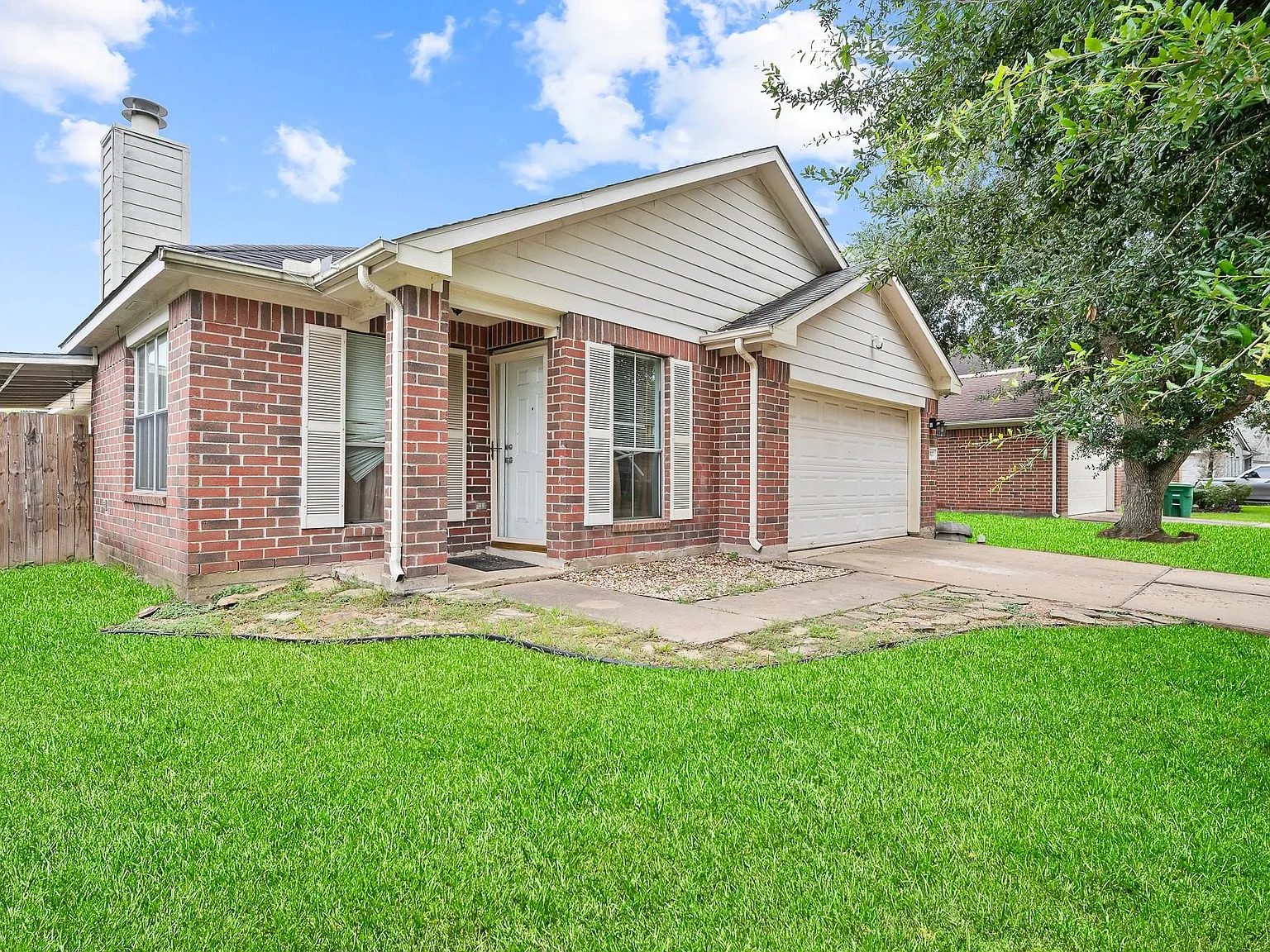 3 bed, 2.0 bath, 1341 sqft, $1,800 — Photo 2
