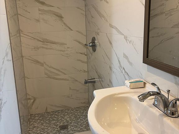 4th image of 12 Lee St Floor 2