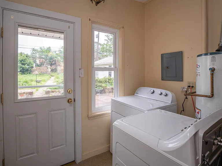 303 N Woodrow St — Photo 26