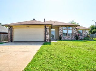 17904 Scarlet Oak Ln, Edmond, OK 73012