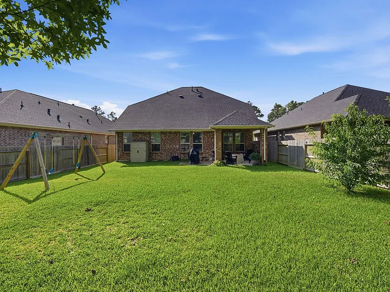 127 Buttonwood Ct — Photo 31