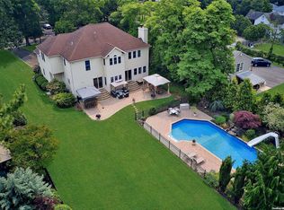 422 Meadow Rd, Kings Park, NY 11754