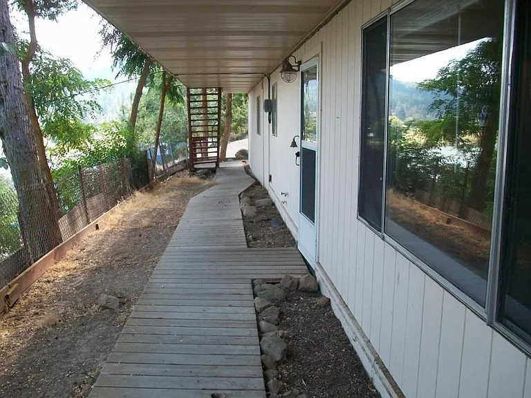 1663 Lakeshore Dr — Photo 18
