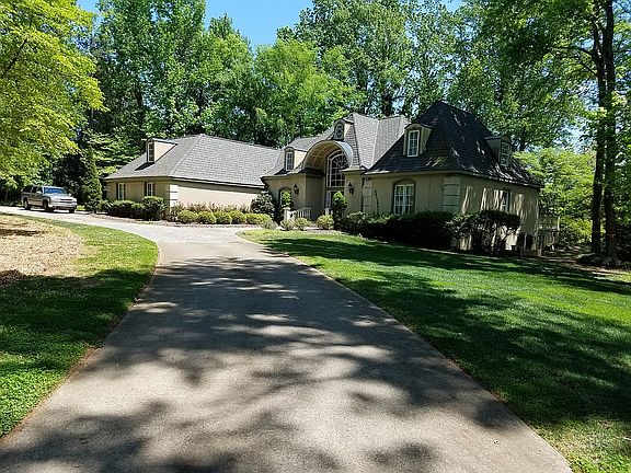 3rd image of 3101 Bluebird Dr