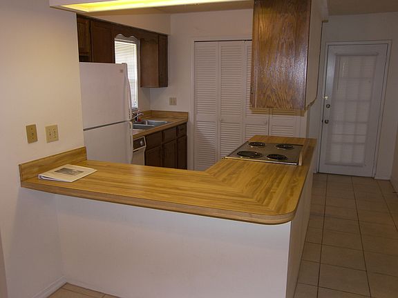 4th image of 643 W Oak Terrace Dr APT B4