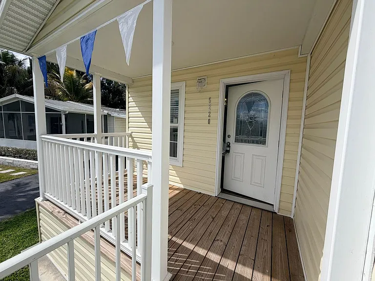 5220 SW 33rd St #13-06 — Photo 3
