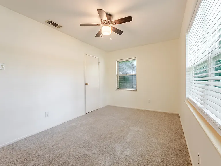 105 E Woodbury Dr — Photo 21
