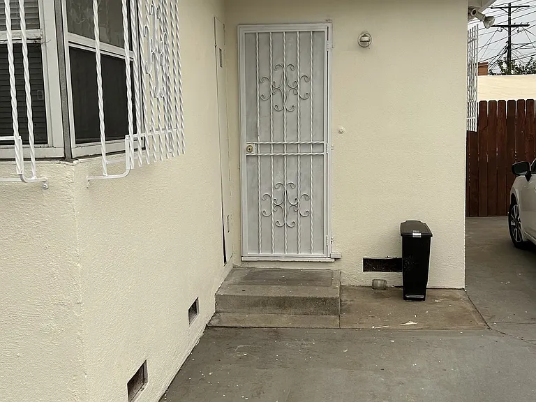 1933 S Palm Grove Ave — Photo 15