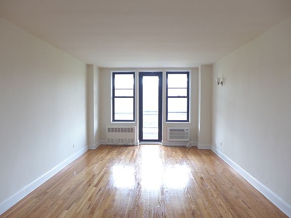 4th image of 315 Ocean Pkwy APT 5D