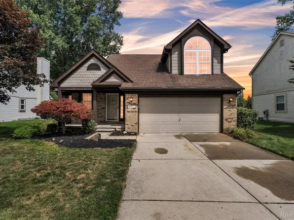 147 Fischer Dr, Westland, MI 48186