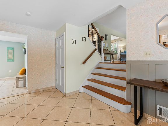 5th image of 39 Dexter Rd