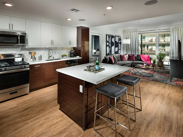 Onyx Glendale — Photo 10