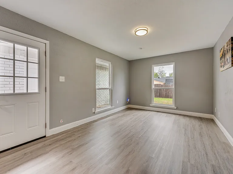 4924 Wagner Dr — Photo 14