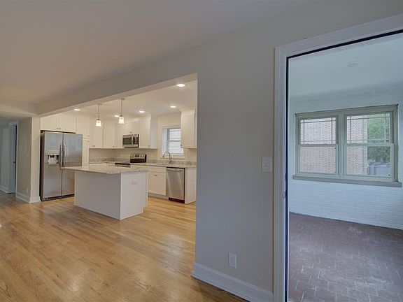 5th image of 11 E Lakeside Ave #2