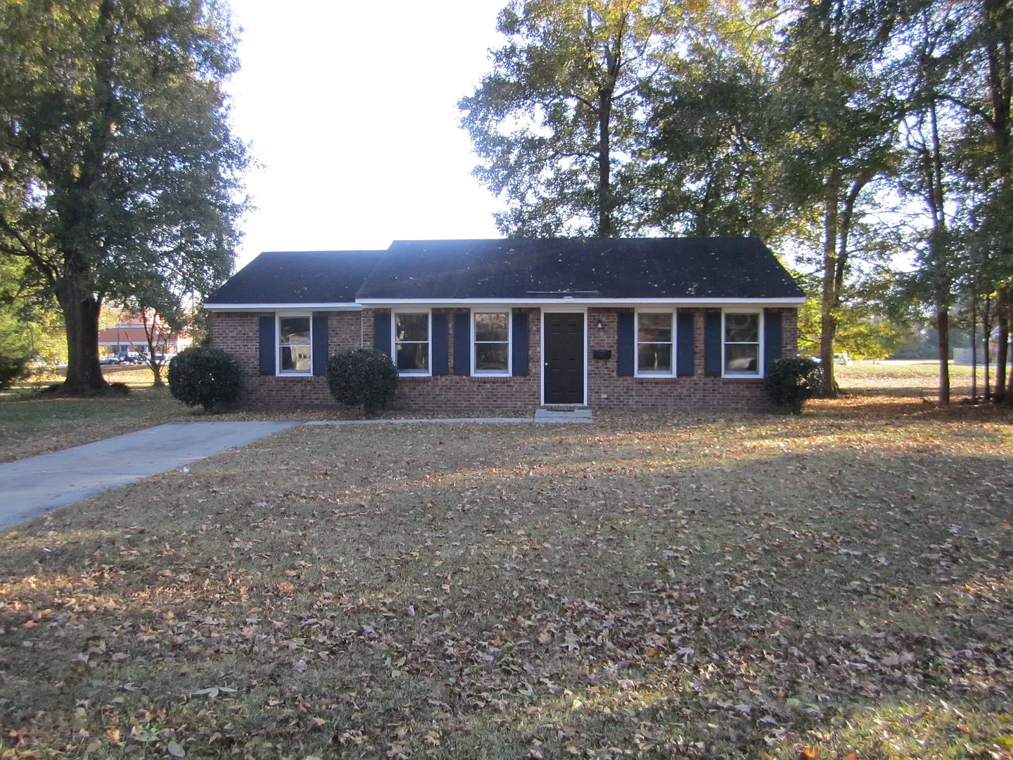 3 bedroom 2 bath home convenient to Downtown, Shopping, Restaurants & YMCA — Photo 1