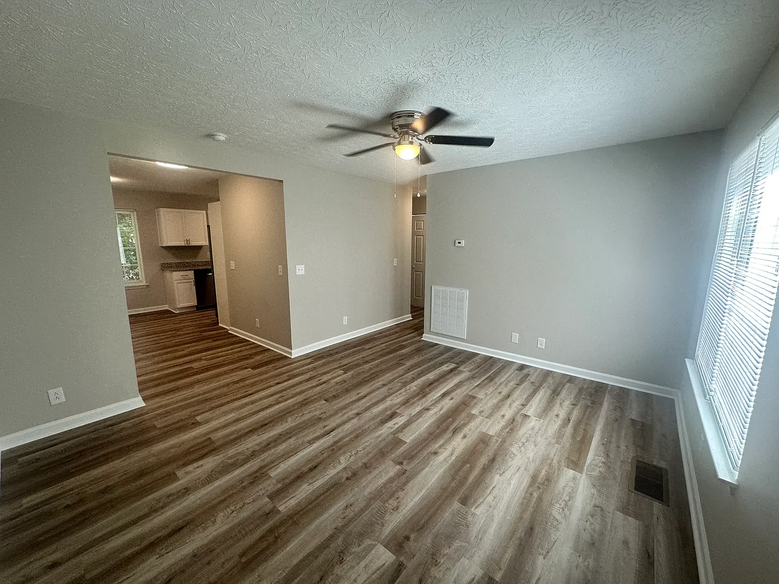 2 bed, 800 sqft, $1,425 — Photo 2