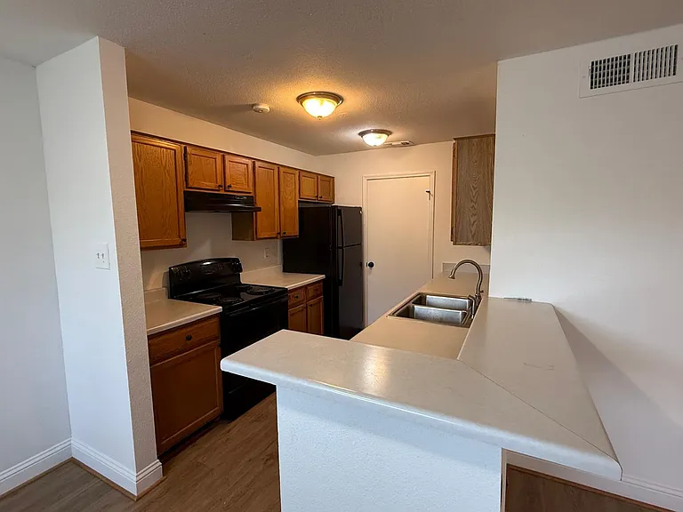 8243 Creekbend Dr #8243 — Photo 5