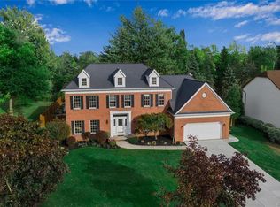 67 Viscount Dr, Williamsville, NY 14221