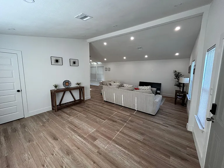 1023 Strickland St — Photo 24