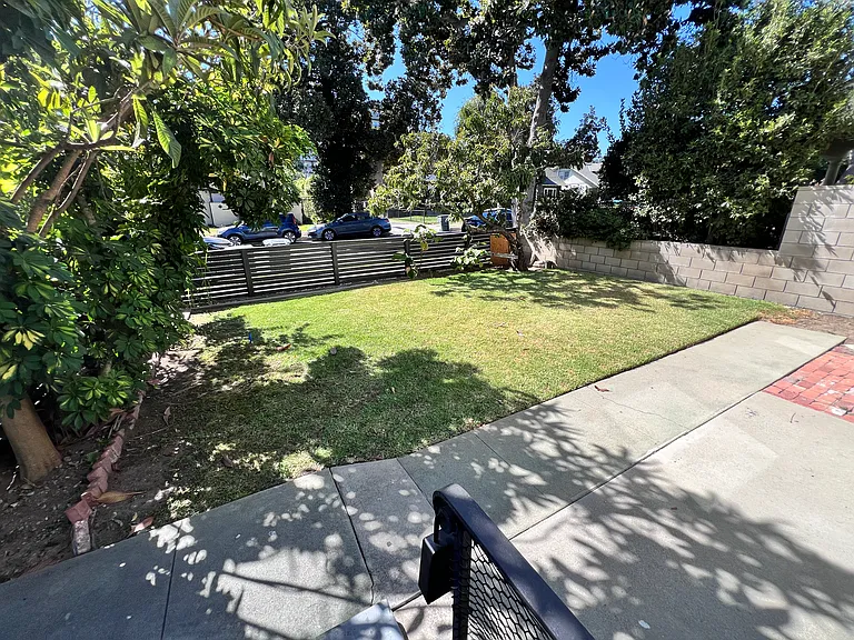 430 N El Molino Ave #A — Photo 3