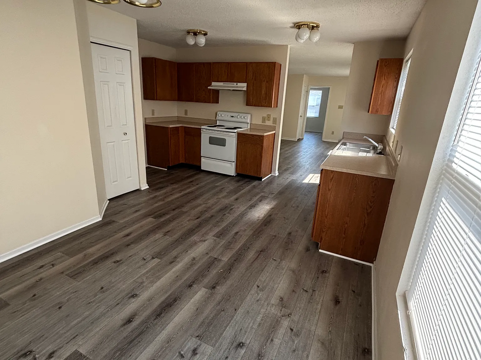 3 bed, 1264 sqft, $1,600 — Photo 3