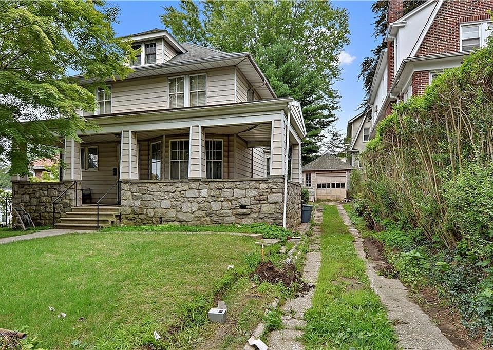 1st image of 472 E 4th St