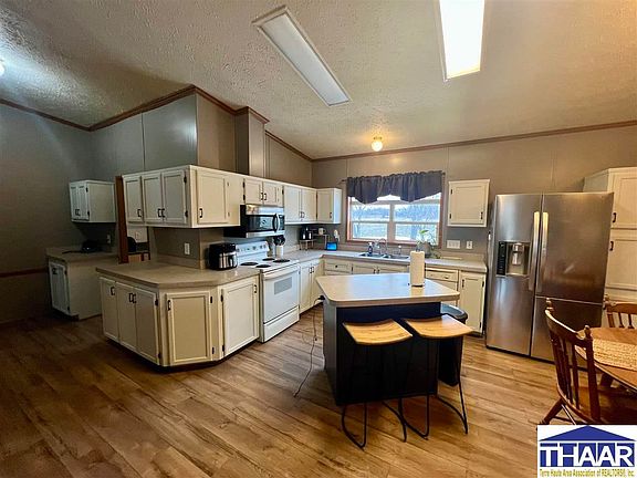 3rd image of 1080 W County Road 825 S