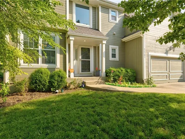 21701 W 49th St, Shawnee, KS 66226