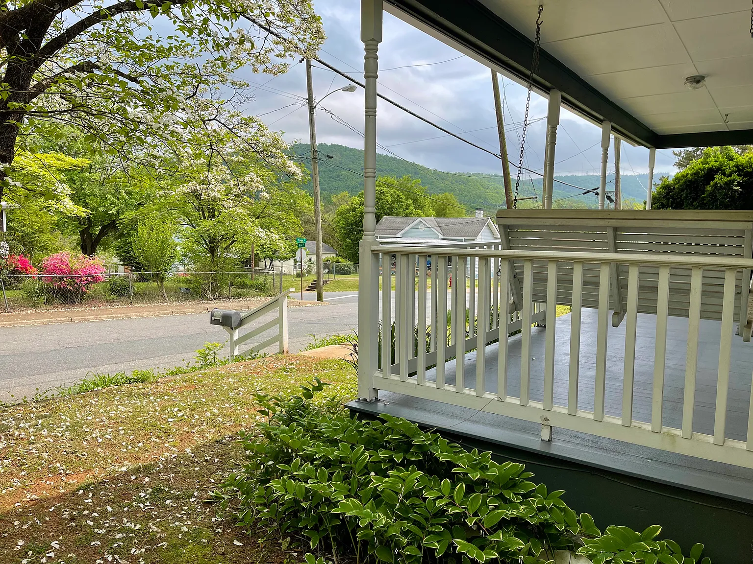 613 Rives St — Photo 3