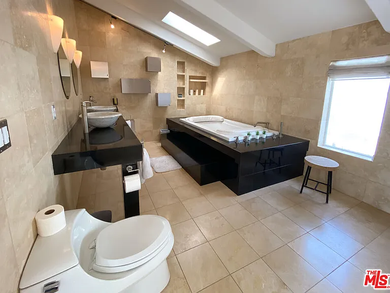 27112 Malibu Cove Colony Dr — Photo 28
