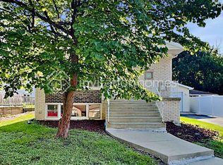 16142 Grove Ave, Oak Forest, IL 60452
