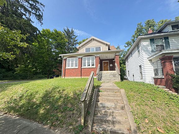2nd image of 1325 Lake Michigan Dr NW