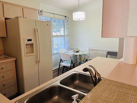 5th image of 26030 Newcombe Cir