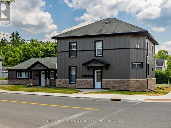 203 Carlisle Ave #4, Peterborough, ON K9H 1J7