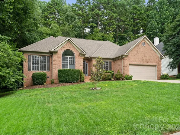8011 Painted Pony Ct, Charlotte, NC 28269