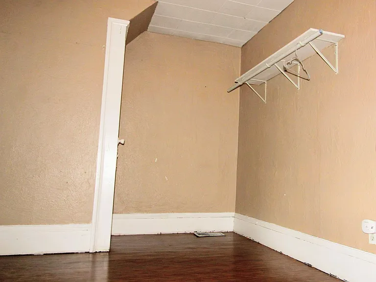1021 College Ave — Photo 23