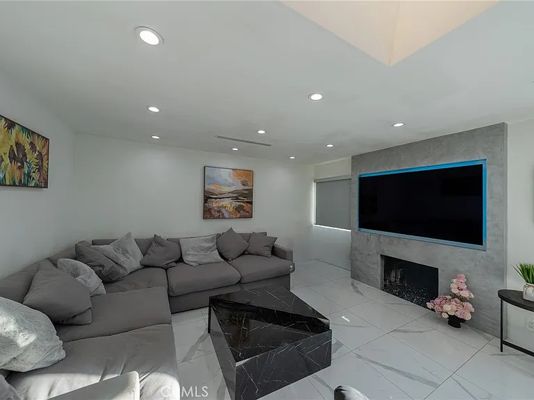 7719 Rhodes Ave — Photo 6