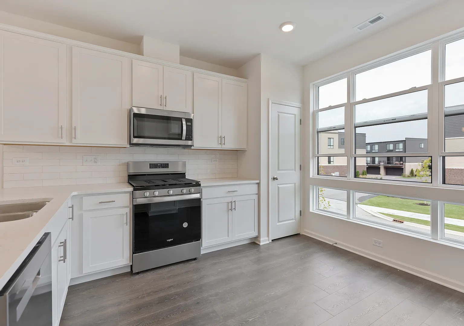 3 bed, 2.5 bath, 1782 sqft, $3,400 — Photo 3