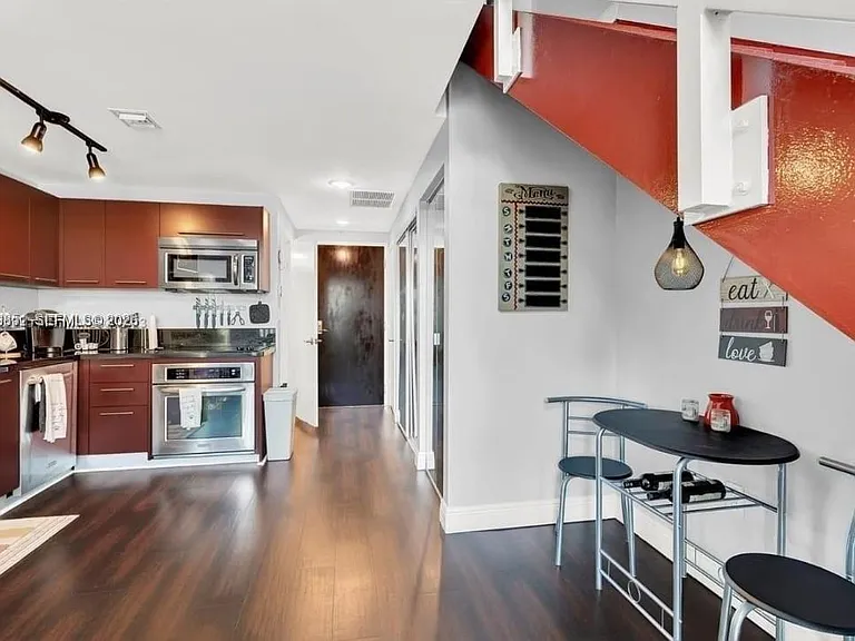 244 NE Biscayne Blvd #440 — Photo 35