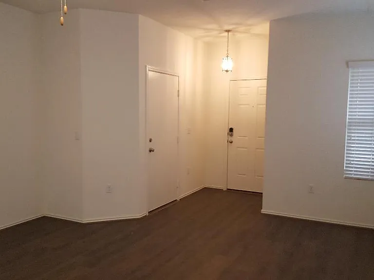 7200 Dungarees Way — Photo 5