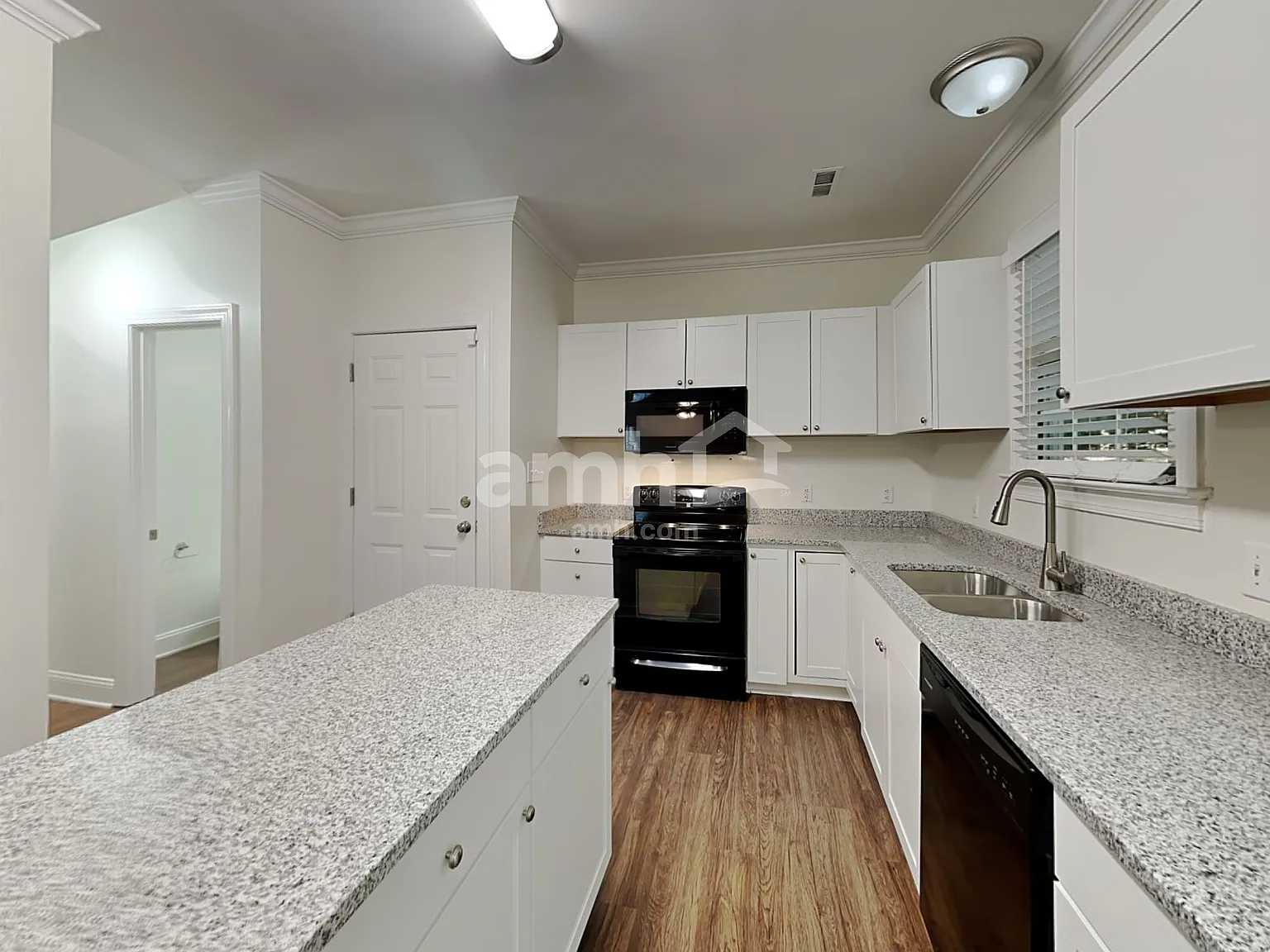 4 bed, 2.5 bath, 2057 sqft, $2,390 — Photo 3