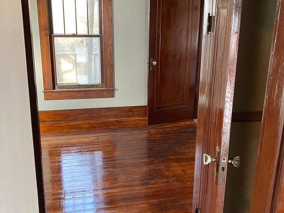4th image of 311 E Harrison St