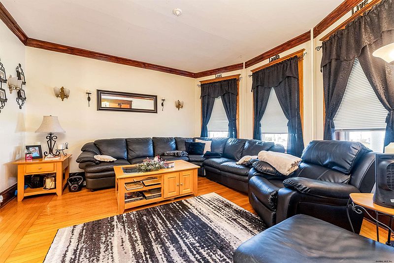 5th image of 49 N PINE Avenue