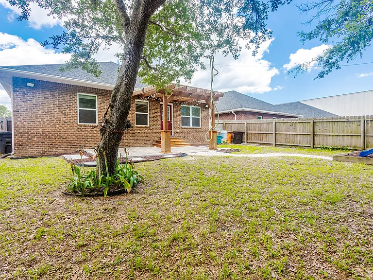 557 Valparaiso Pkwy — Photo 28