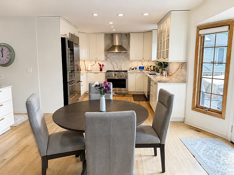 512 Gateshead Dr — Photo 3