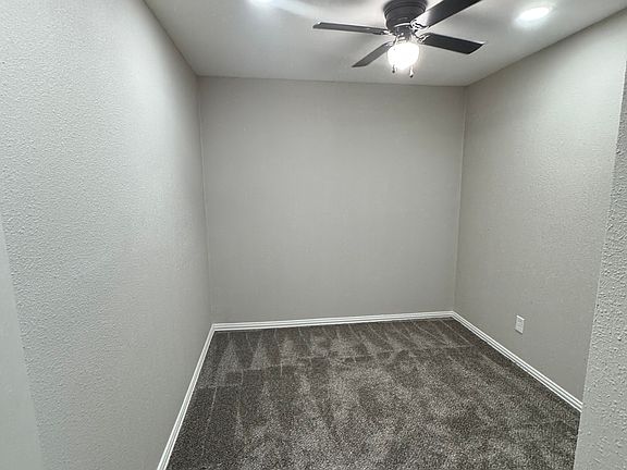 5th image of 8 Regents Park Dr
